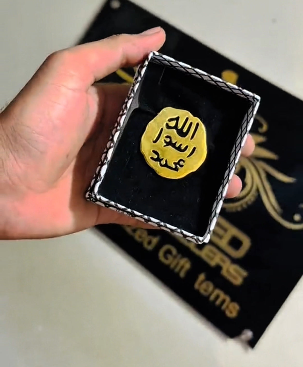 Muhr-e-Nabuwat Badge